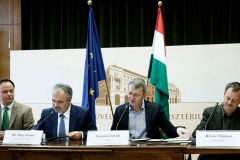 dr. Nagy István, az FM parlamenti államtitkára a magyar természetjárás továbbfejlesztéséről írt alá együttműködést
