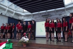 Szalagavató ünnepség a Beregszászi Bethlen Gábor gimnáziumban .