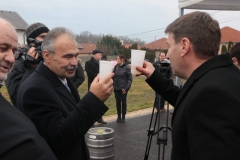 Dr. Nagy István országgyűlési képviselő Jánossomorján - Tó és Hanság utca átadása 2018.01.14. (1
