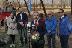Komlótermesztés Kastélyosdombón - Nagy István agrárminiszter